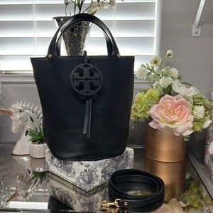 Tory Burch gorgeous black leather bucket bag with Matte black closure. Like New